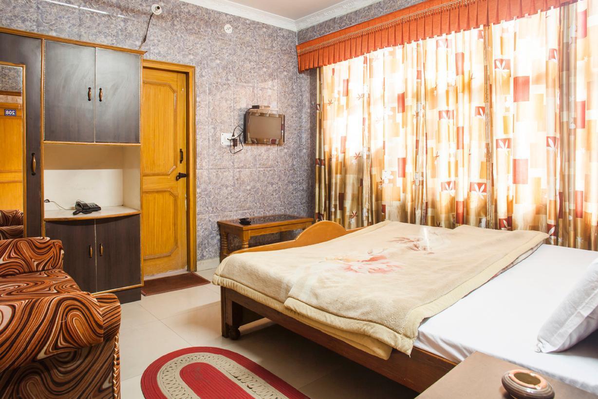Hotel Grant Deluxe Meerut Esterno foto